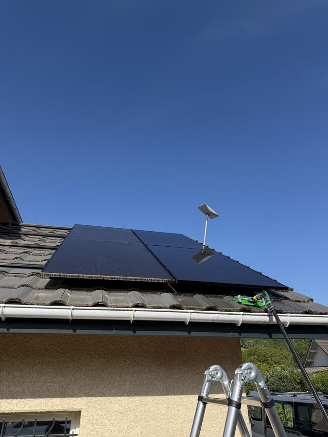 Panneaux solaires avant nettoyage Annecy